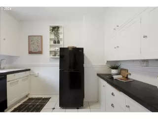 Photo #4: 24435890 Listing