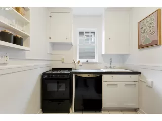 Photo #5: 24435890 Listing