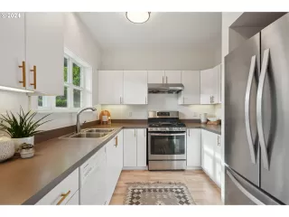 More Details about MLS # 24435999 : 4755 NE PRESCOTT ST I