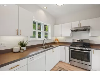 Photo #1: 24435999 Listing