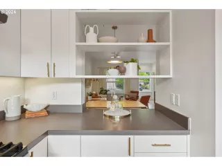 Photo #3: 24435999 Listing