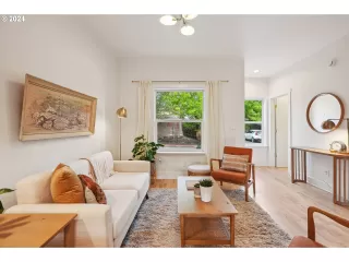 Photo #6: 24435999 Listing