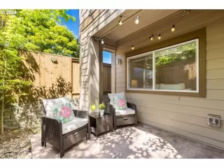 Photo #5: 24436104 Listing