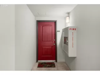 Photo #3: 24438470 Listing