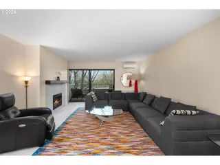 Photo #4: 24438470 Listing