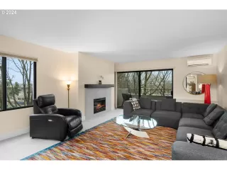 Photo #5: 24438470 Listing