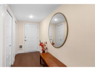 Photo #6: 24438470 Listing