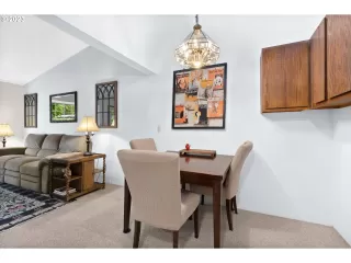 Photo #6: 24438900 Listing 