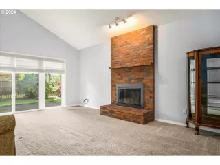 Photo #4: 24438958 Listing