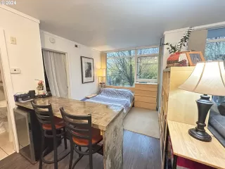 Photo #6: 24439028 Listing