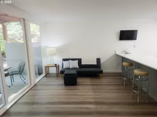 Photo #4: 24439450 Listing