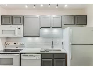 Photo #6: 24439450 Listing