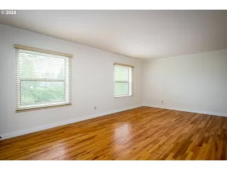 Photo #4: 24439579 Listing