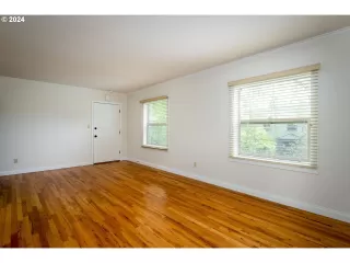 Photo #5: 24439579 Listing