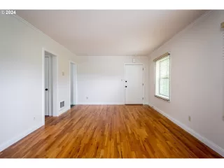 Photo #6: 24439579 Listing