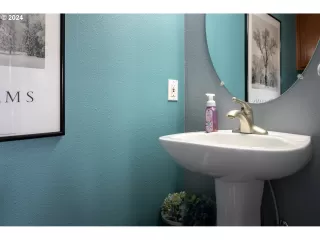 Photo #5: 24439806 Listing