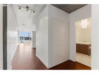 Photo #3: 24439980 Listing