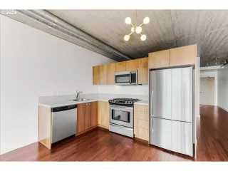 Photo #4: 24439980 Listing