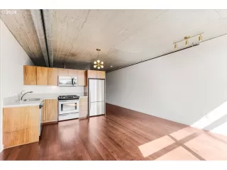 Photo #6: 24439980 Listing