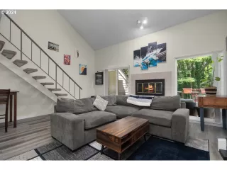 Photo #5: 24440679 Listing