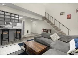 Photo #6: 24440679 Listing