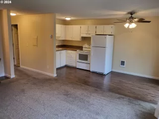 Photo #2: 24441181 Listing