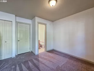 Photo #4: 24441209 Listing