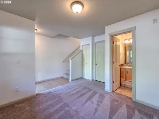 Photo #5: 24441209 Listing