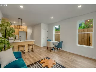 Photo #3: 24441437 Listing 