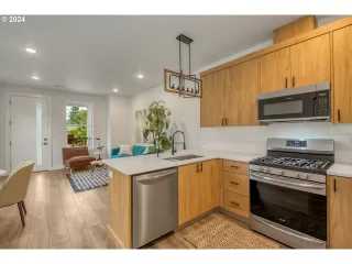 Photo #5: 24441437 Listing 