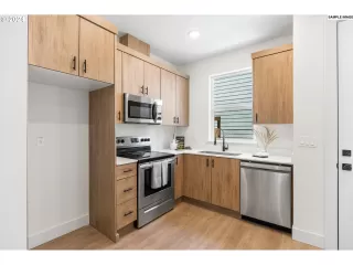 Photo #4: 24441587 Listing