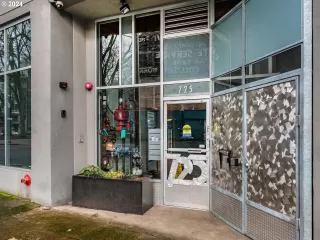 Photo #2: 24442144 Listing 