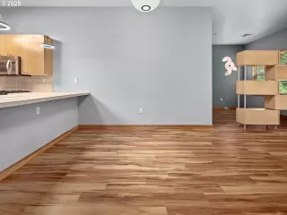 Photo #6: 24442834 Listing