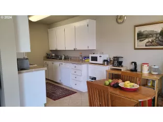 Photo #5: 24443057 Listing 