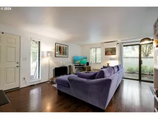 Photo #5: 24443518 Listing 