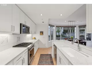 Photo #6: 244439744 Listing 