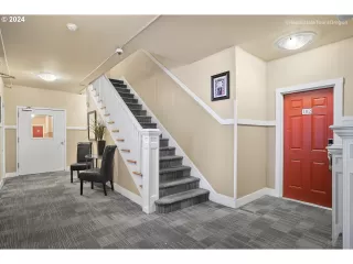 Photo #5: 24444168 Listing