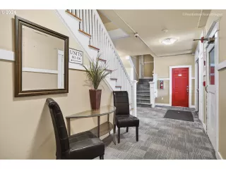 Photo #6: 24444168 Listing