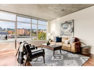 Photo #4: 24444616 Listing