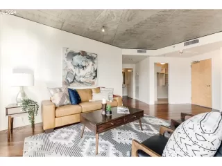 Photo #5: 24444616 Listing