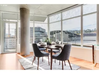 Photo #6: 24444616 Listing