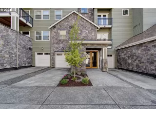 Photo #3: 24445083 Listing