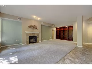 Photo #6: 24445083 Listing