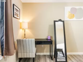 Photo #5: 24445269 Listing