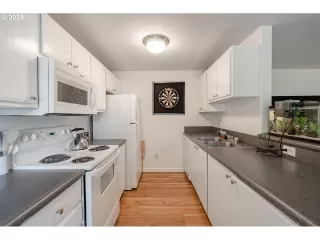 Photo #5: 24445753 Listing 