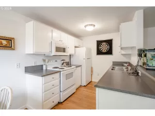 Photo #6: 24445753 Listing 