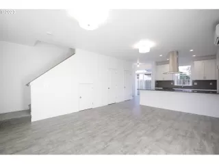 Photo #5: 24445758 Listing