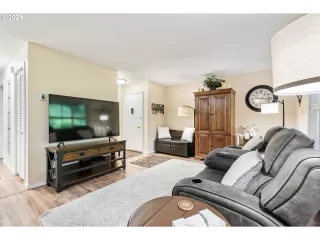 Photo #3: 24446161 Listing