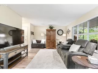 Photo #4: 24446161 Listing