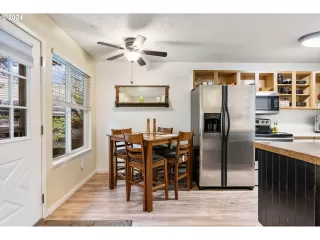 Photo #5: 24446161 Listing